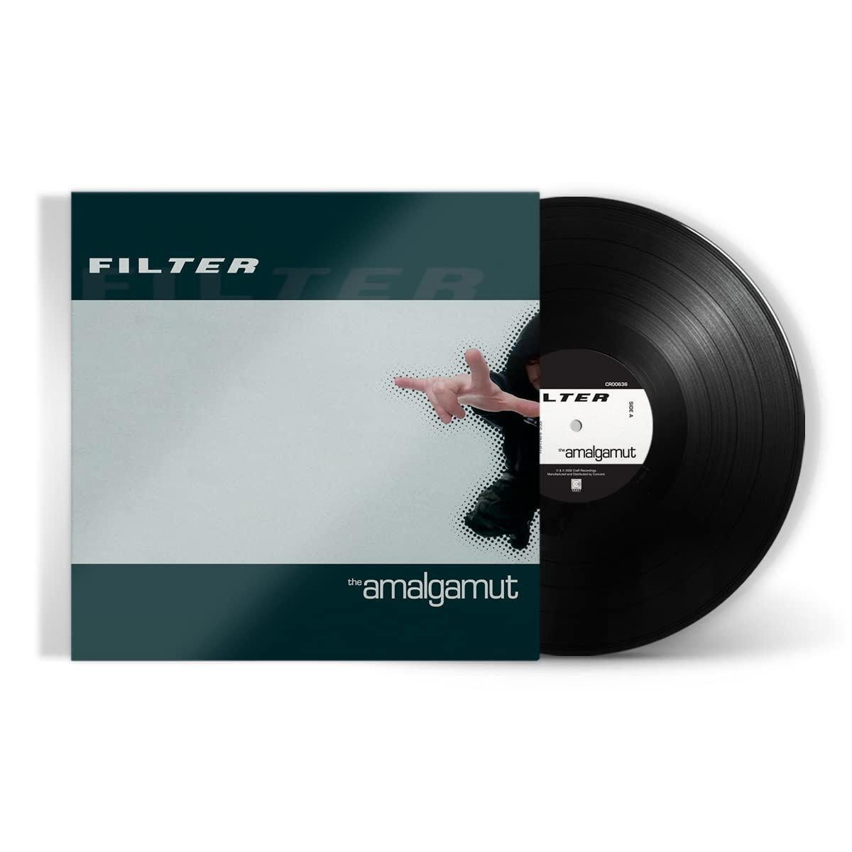 Vinyl-Schallplatte und Albumcover. Schwarze Schallplatte auf weißem Grund.
