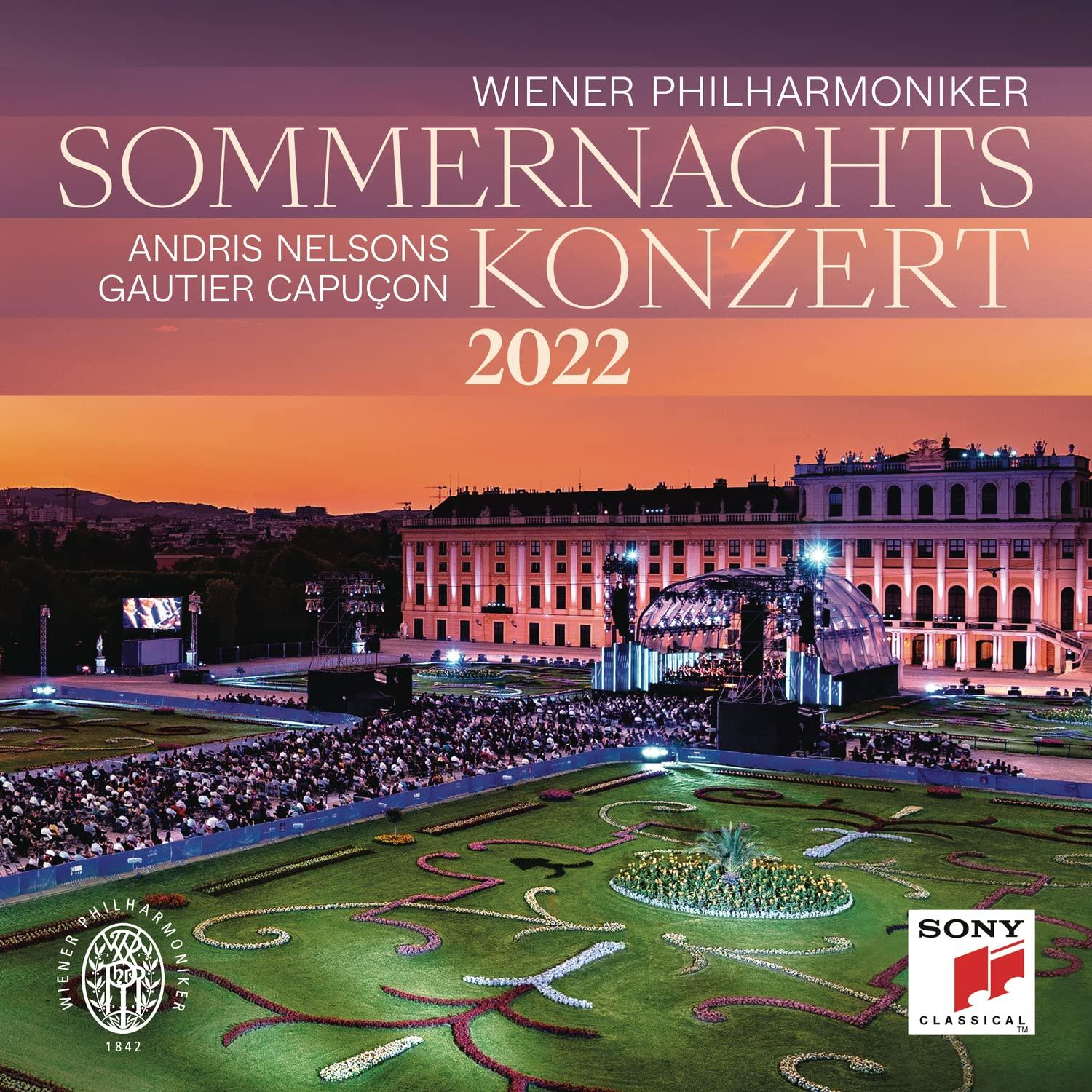 Konzertcover. Menschen schauen eine Show, ein Gebäude im Hintergrund.