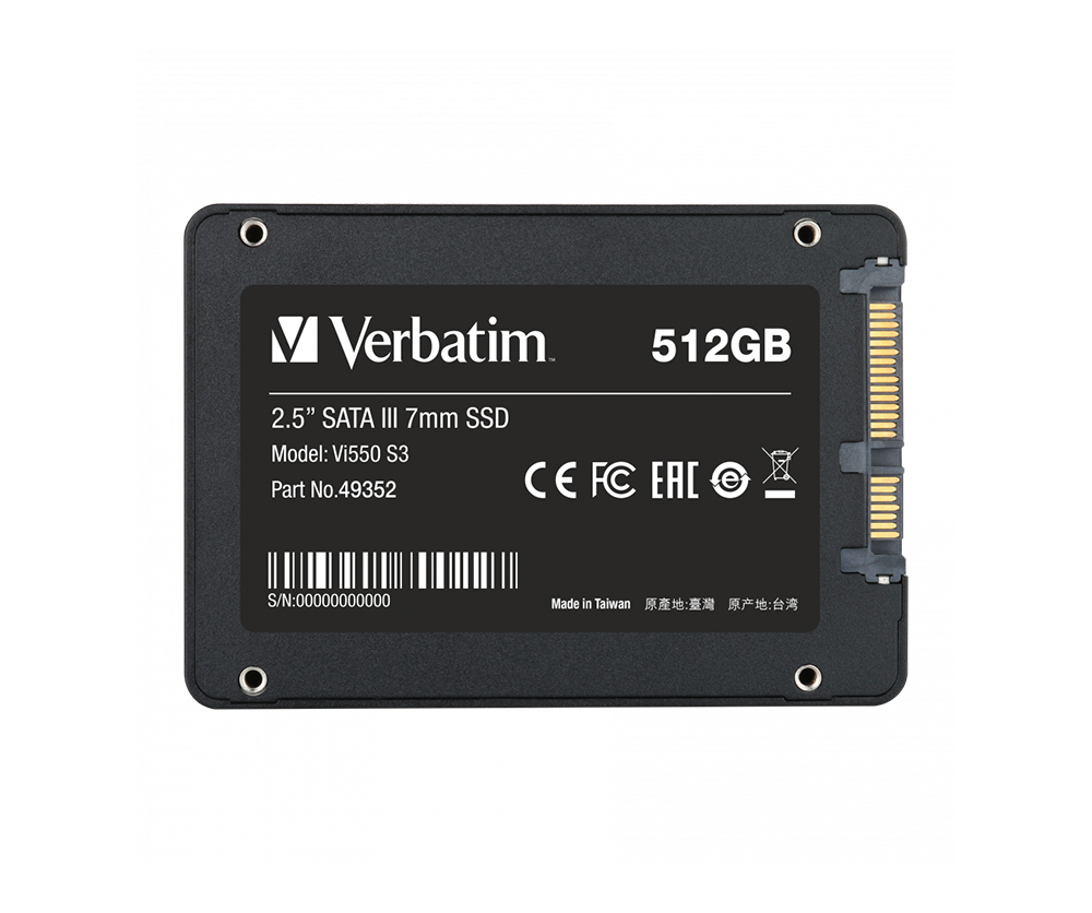 Metinli siyah SSD sürücüsü. Arka plan beyazdır.