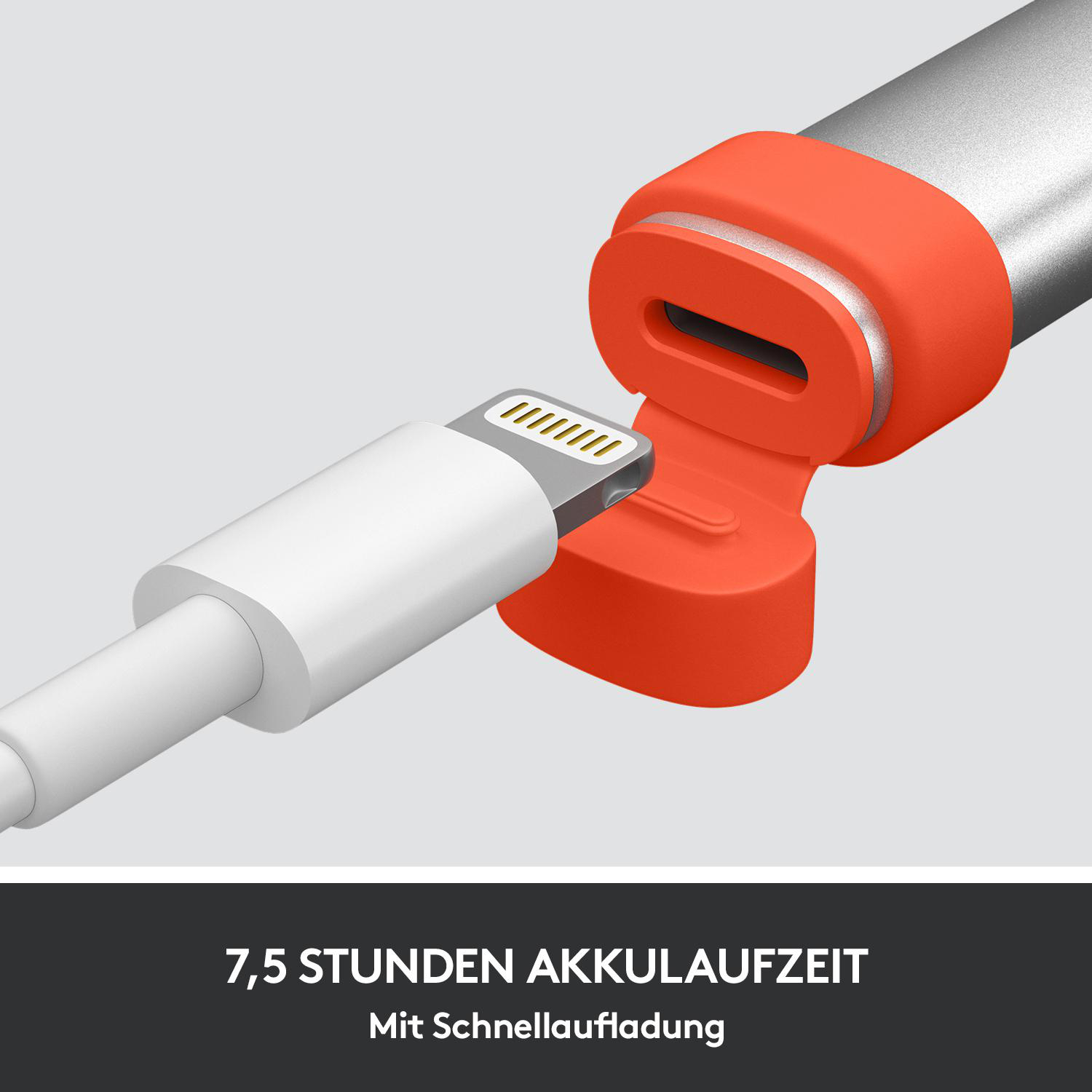 Nahaufnahme eines weißen Ladekabels, das an einem orangefarbenen Anschluss angeschlossen ist. Text: 7,5 Stunden Akkulaufzeit.