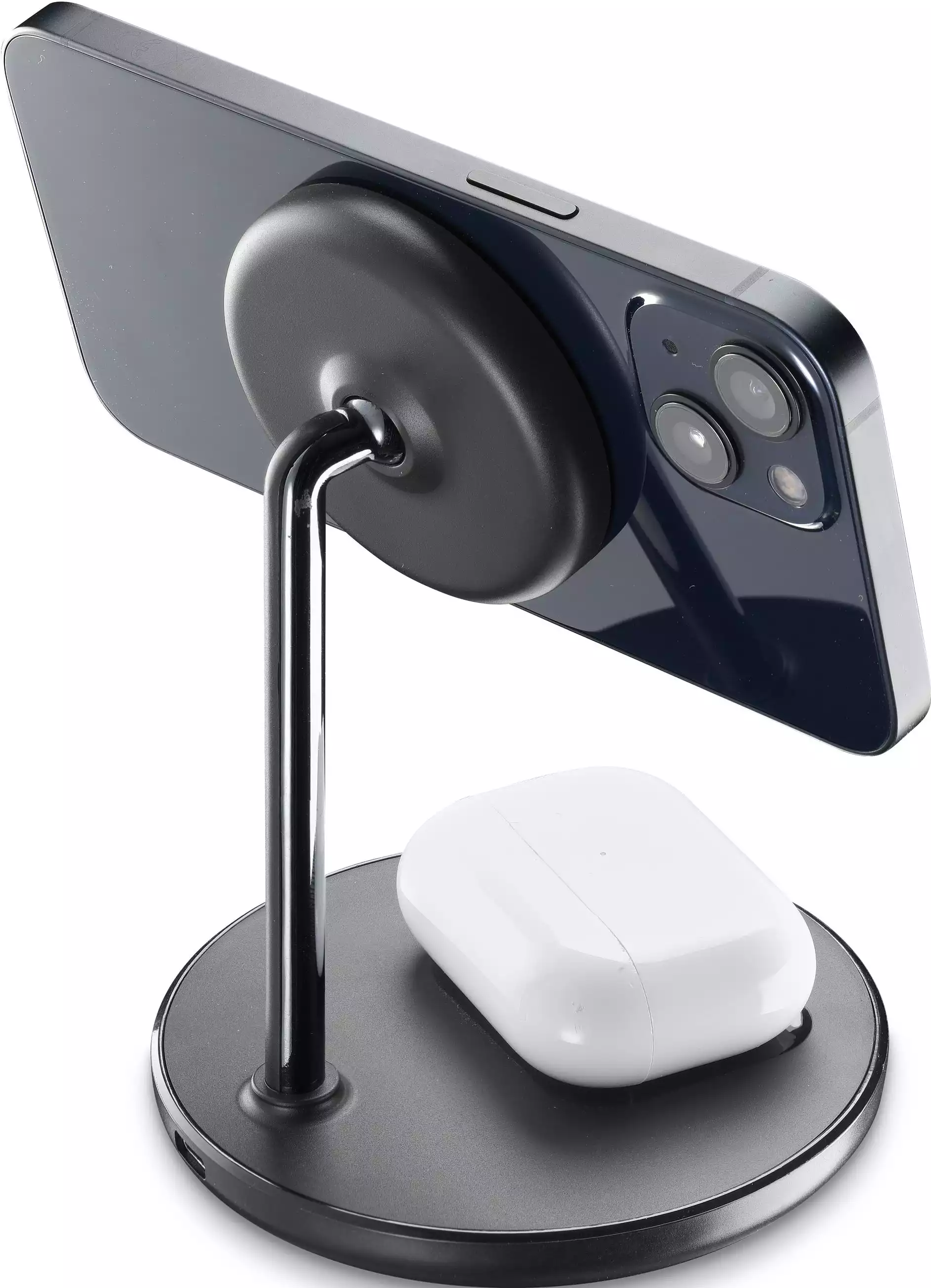 Schwarzes Telefon auf Ladeständer mit AirPods.