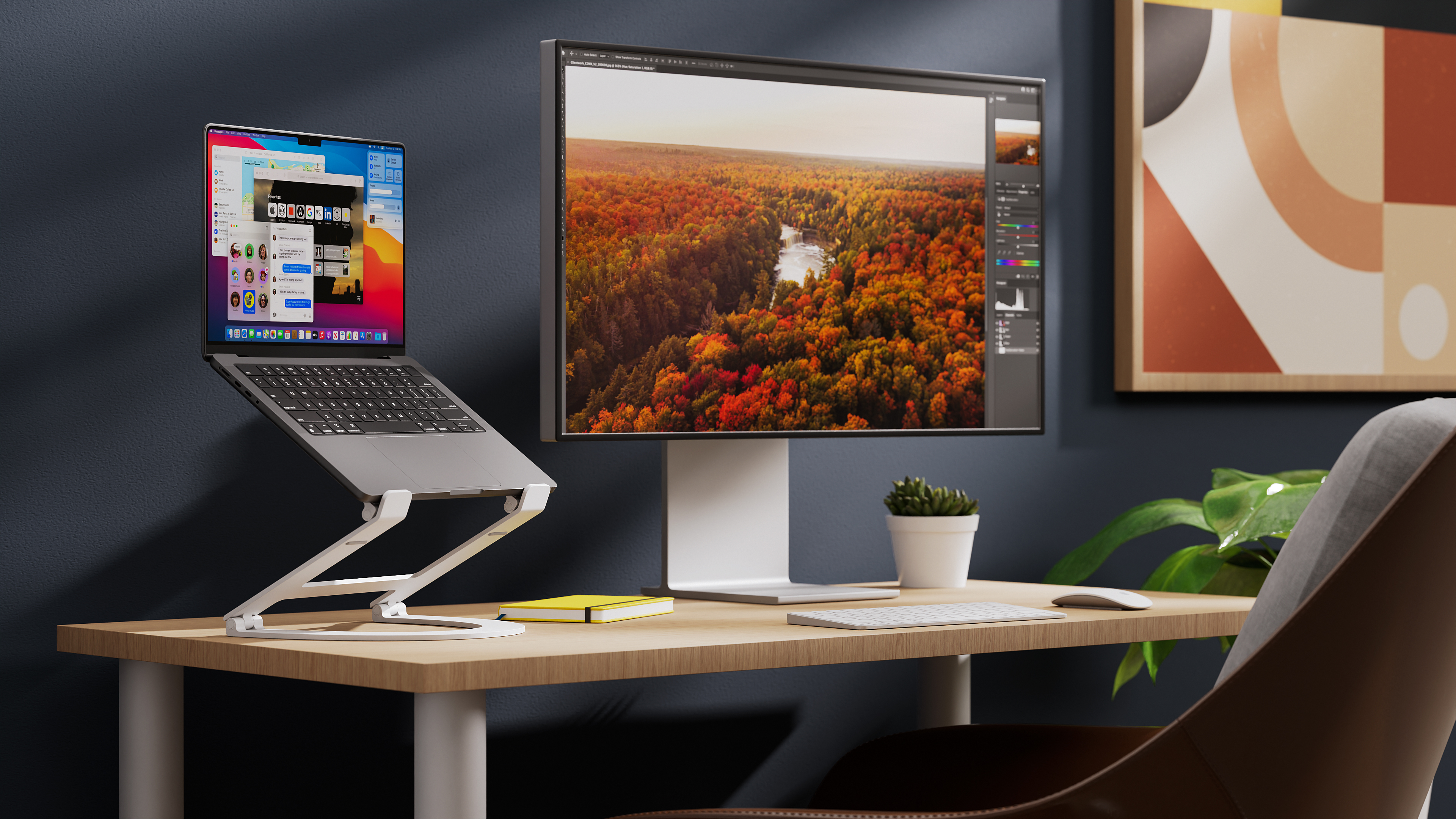 Schreibtisch mit Laptop, Monitor und schöner Herbstlandschaft auf dem Bildschirm.