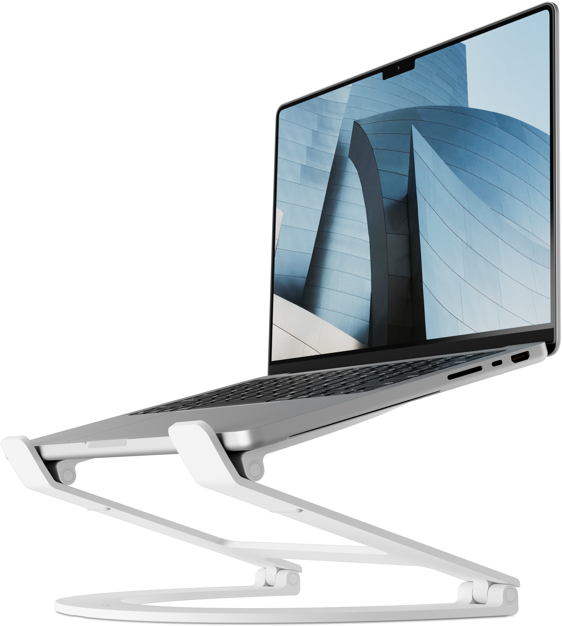 Laptop auf einem weißen Ständer, nach oben geneigt. Der Bildschirm zeigt ein modernes Gebäude.