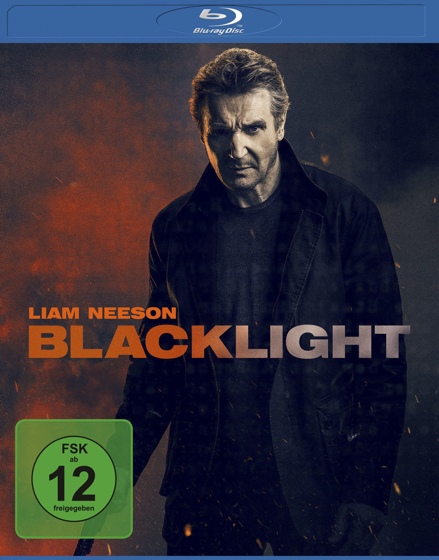 Liam Neeson auf einem DVD-Cover. Er trägt eine schwarze Jacke mit verschwommenem Hintergrund.