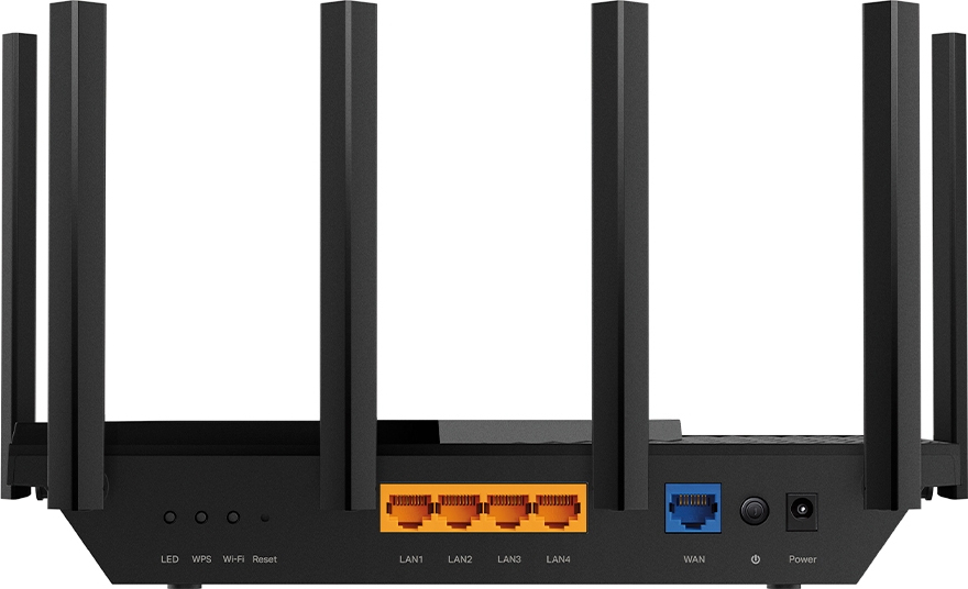 Parte trasera de un router negro con antenas, puertos y botón de encendido.