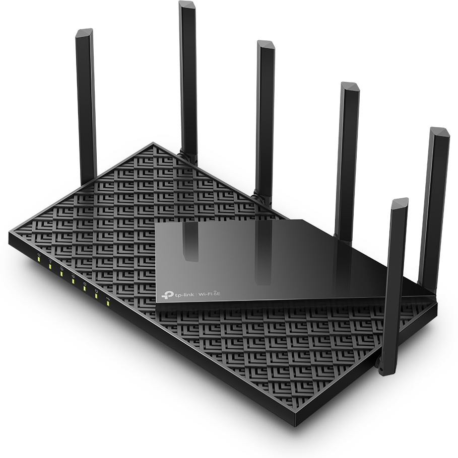 Un enrutador negro con antenas, sobre una base negra estampada, en ángulo hacia arriba.