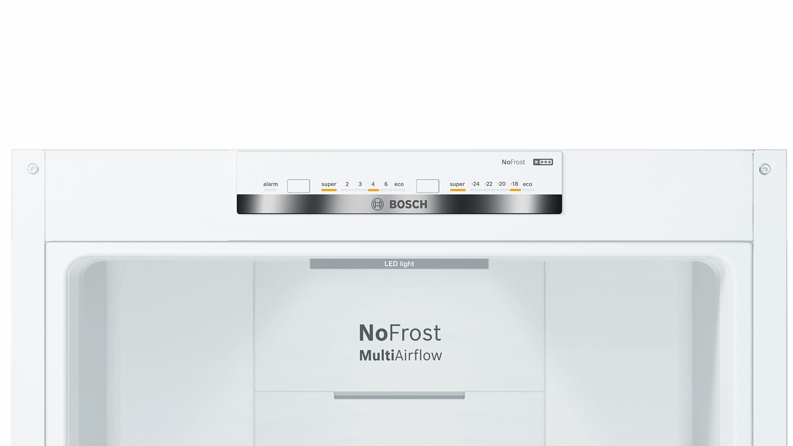 Interior de nevera blanca con panel de control, luz LED y etiqueta NoFrost. Logotipo de Bosch visible.