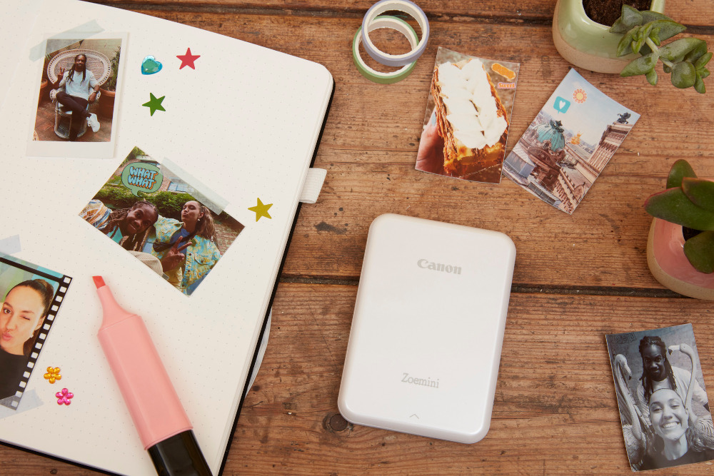 CANON Imprimante photo portable Zoemini White/Silver + Housse de transport & Papier photo autocollant (3204C072AB) Imprimante photo portable