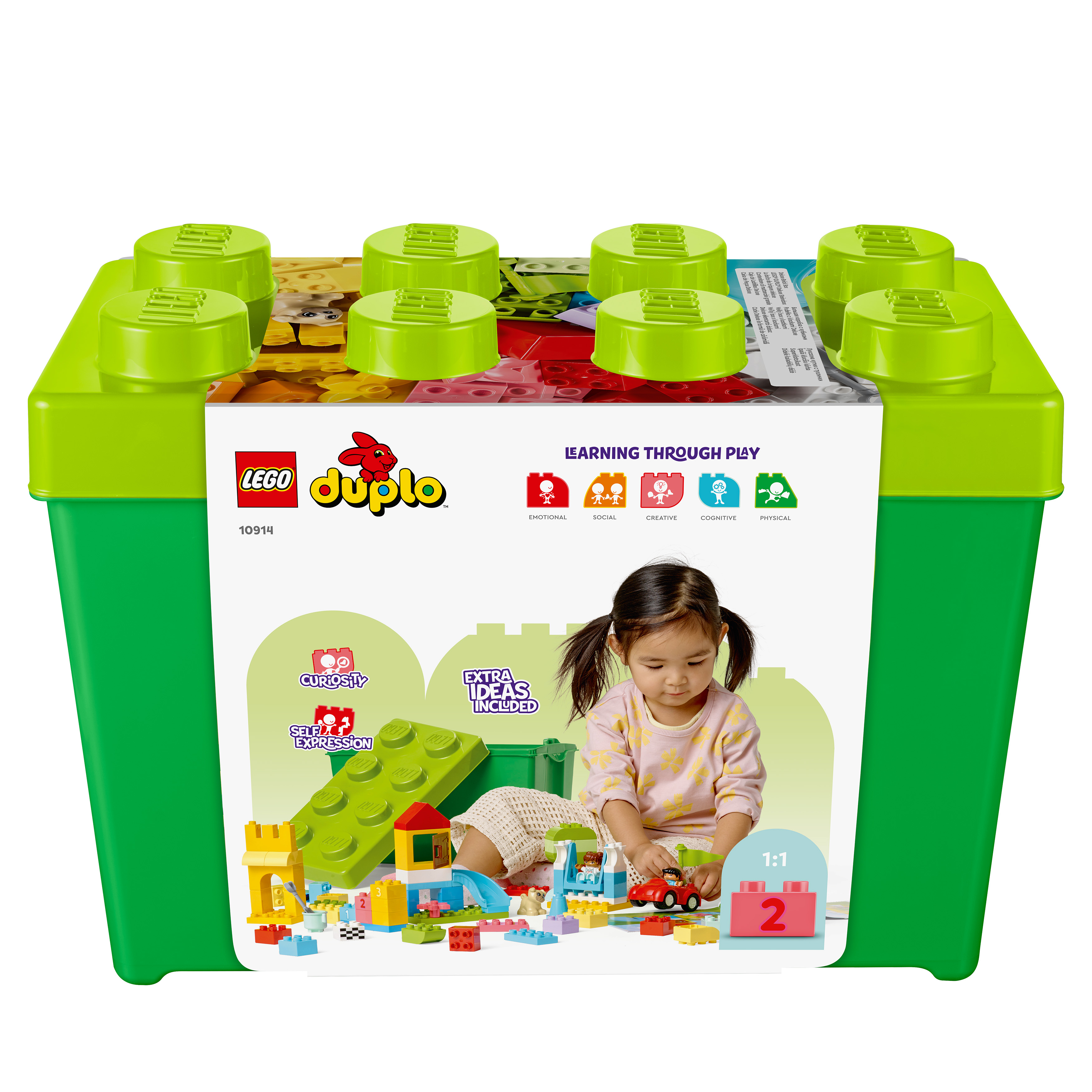 Eine grüne Lego Duplo-Box mit Legosteinen und ein Kind, das mit Spielzeugautos spielt.