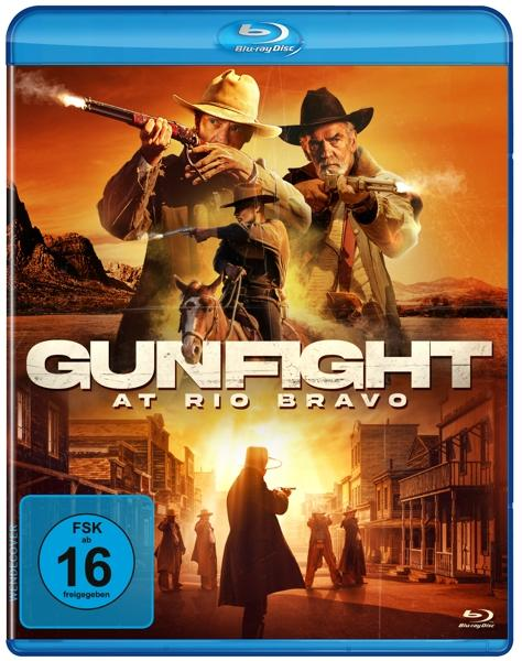 Filmcover, 'Gunfight at Rio Bravo,' mit Cowboys und einer Stadtszene, auf einer blauen Blu-Ray.
