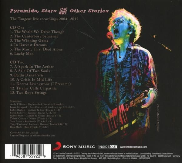 CD-Cover: Ein Mann singt auf der Bühne mit einer Band und Texte der CD-Songs aufgelistet.