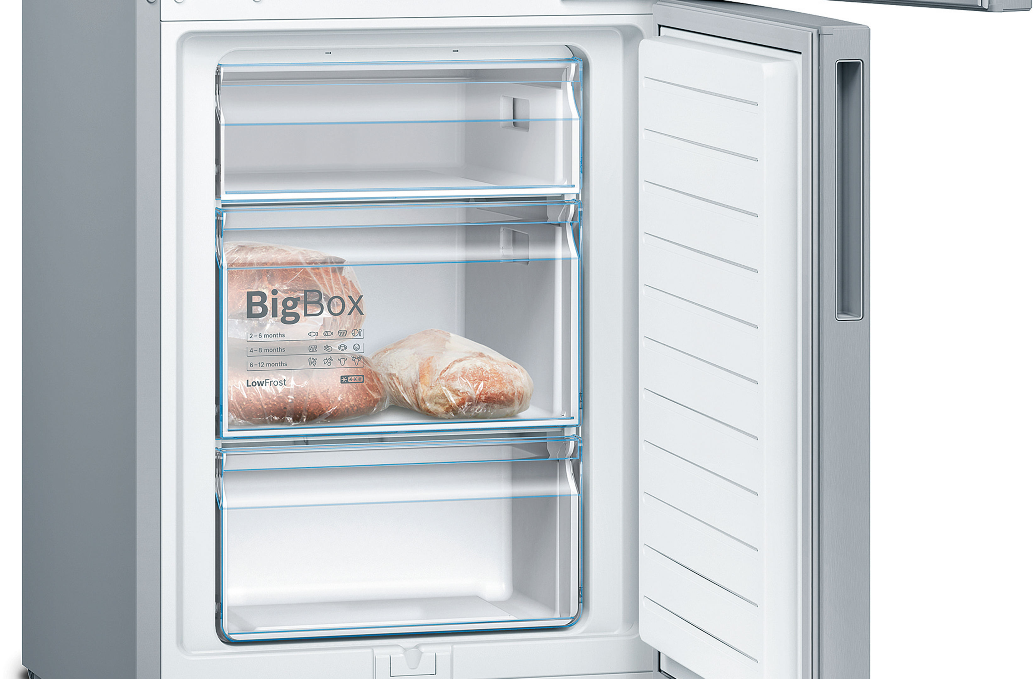 Ein geöffneter Kühlschrank mit drei transparenten Schubladen, gefüllt mit Lebensmitteln.
