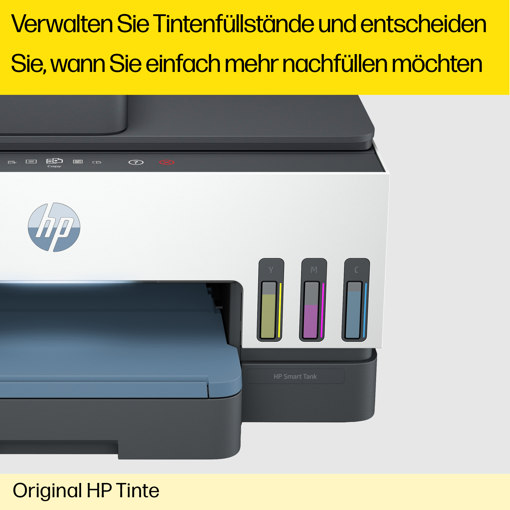 Ein HP-Drucker mit Tintenbehältern und drei farbigen Tintenpatronen.