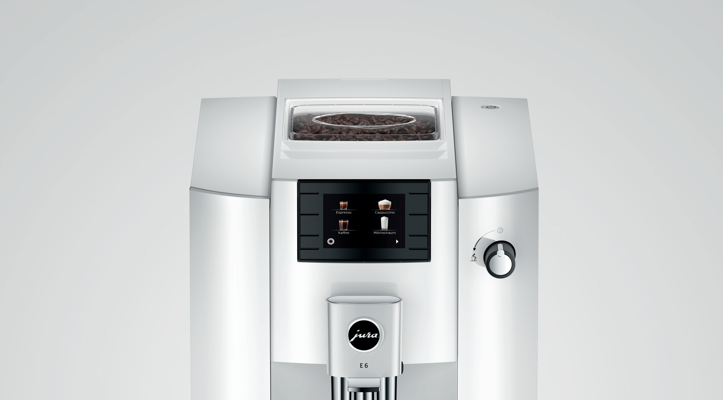 Weiße Kaffeemaschine mit Bildschirm. Ein Behälter mit Kaffeebohnen ist sichtbar.