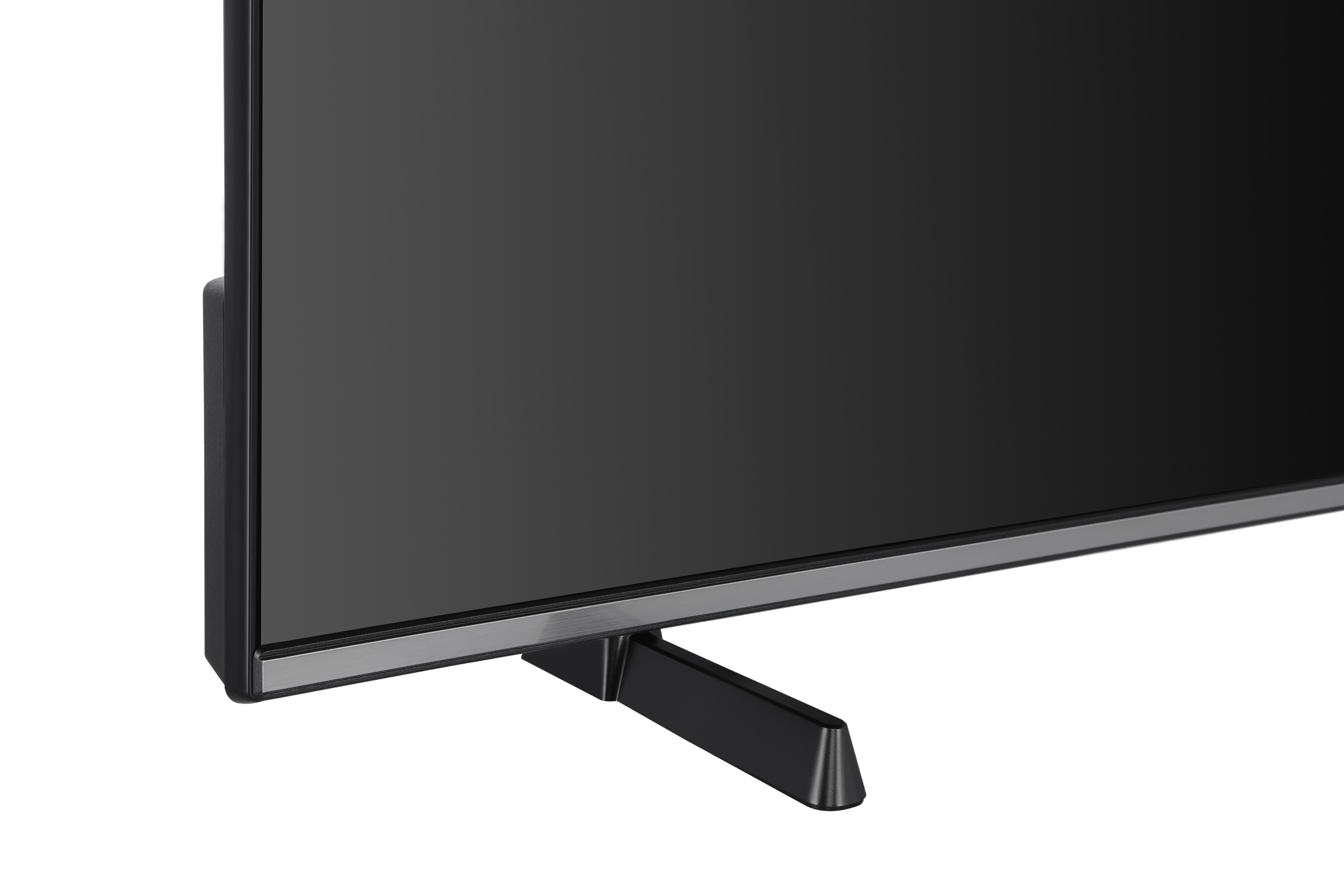 Beyaz bir arka plan üzerinde siyah bir TV ekranının ve standının yakın çekimi.