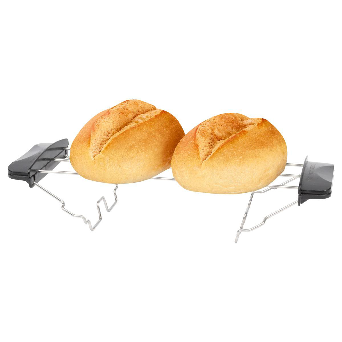 Zwei Brötchen auf einem verchromten Brötchenaufsatz für einen Toaster.
