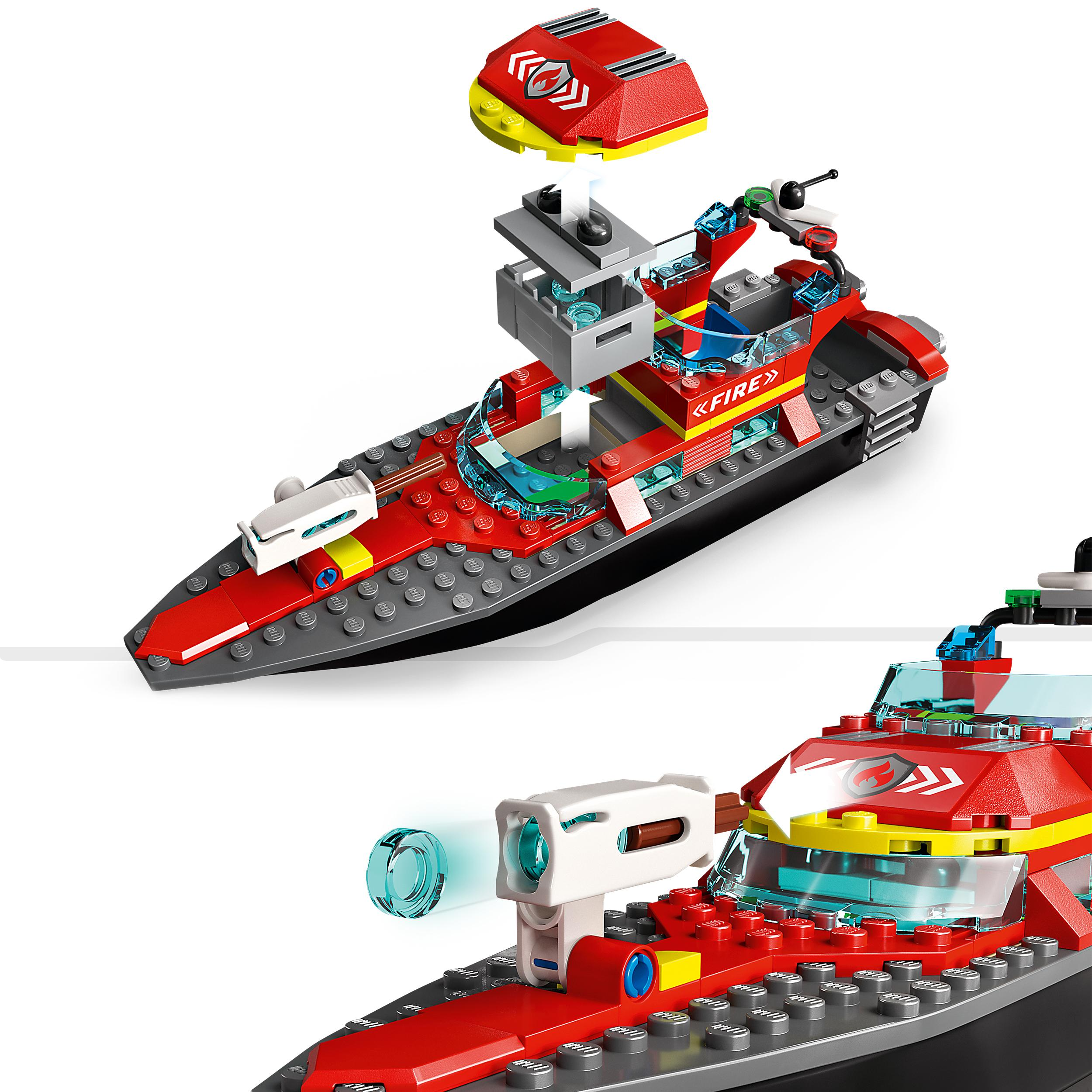 Lego-Feuerwehrboot im Aufbau. Rotes und weißes Boot mit Wasserkanone. Weißer Hintergrund.