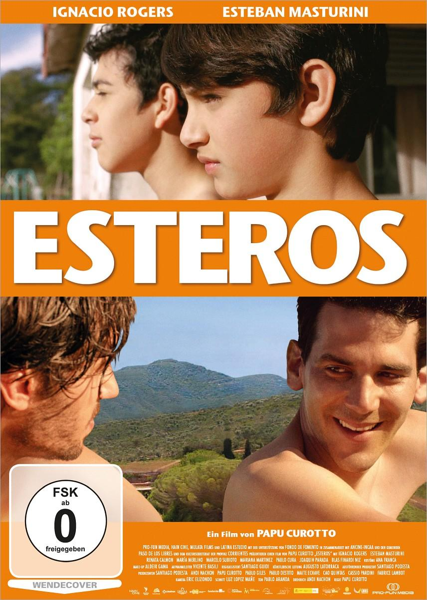 Filmplakat: Zwei junge Männer, Titel 'Esteros'. Ein Profil, einer lächelt. Grüner Hügelhintergrund.