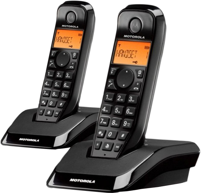 Deux téléphones sans fil Motorola noirs avec bases de chargement, affichant les écrans.