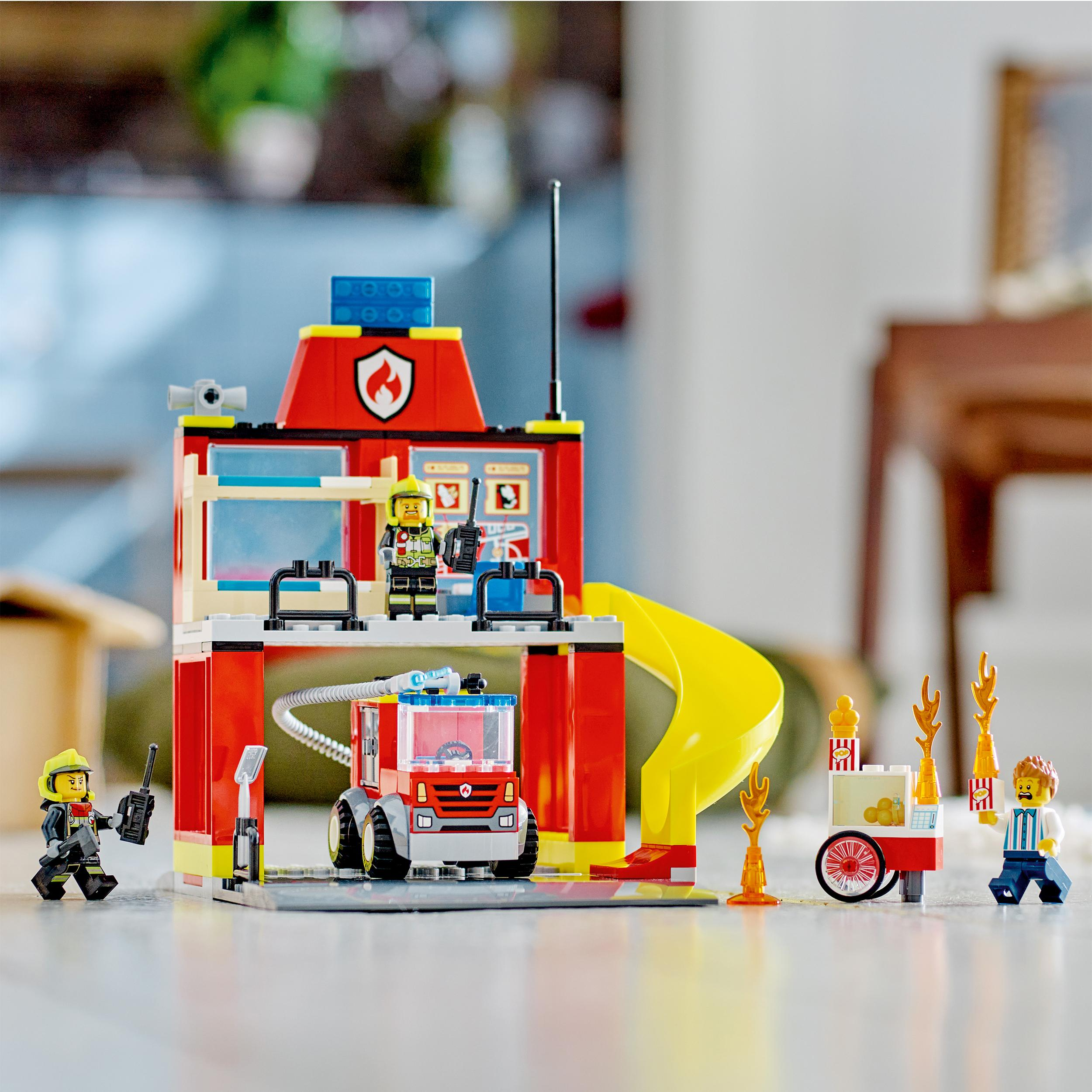 Mehrfarbig 60375 City Feuerwehrstation LEGO und Löschauto Bausatz,