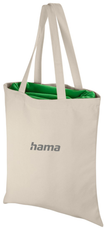 Eine Canvas-Tragetasche mit Hama-Logo. Ein grüner Gegenstand ist in der Tasche sichtbar.