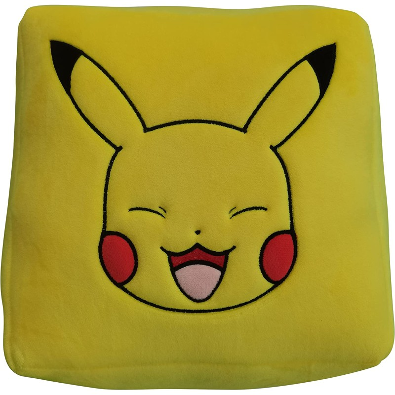Una almohada de felpa amarilla de Pikachu. La cara de Pikachu está bordada, sonriendo con mejillas rojas.