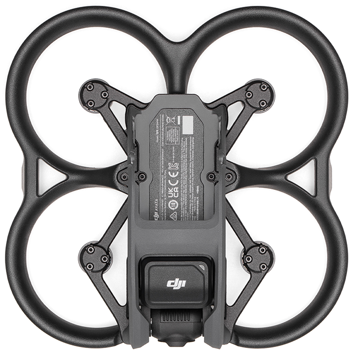 Bovenaanzicht van een drone. Het heeft een grijze body, zwarte propellerbeschermers en een camera aan de onderkant. Het DJI-logo is zichtbaar.