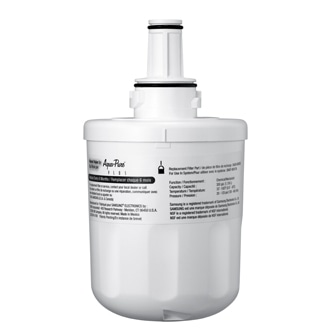 Filtro de agua blanco con detalles negros. Texto en la etiqueta.