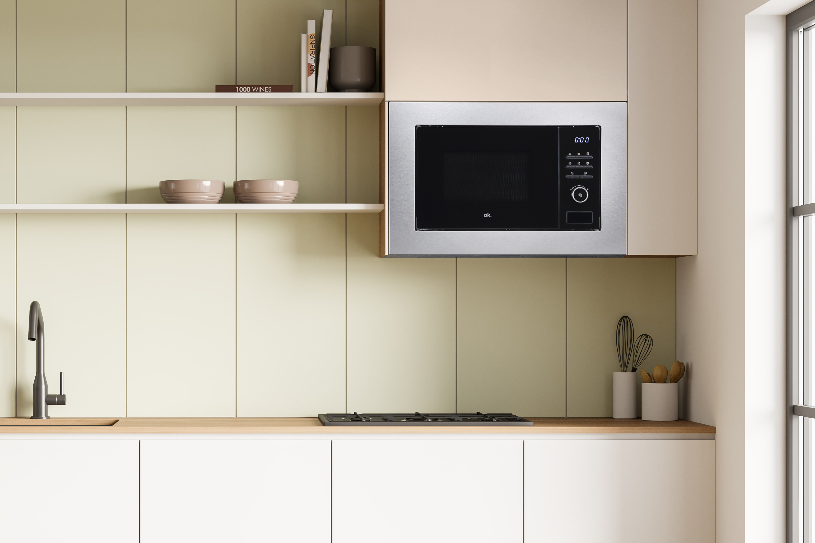 Un microondas empotrado en una cocina. El microondas está en un armario.