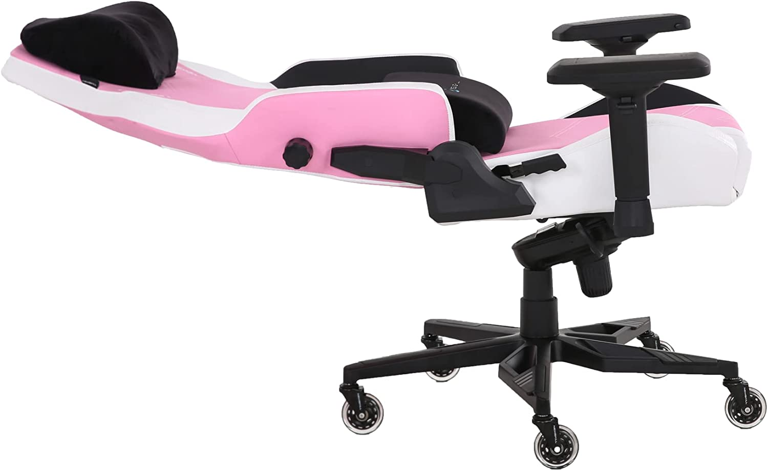 Silla gaming rosa y blanca con reposabrazos y base negros, sobre fondo blanco.