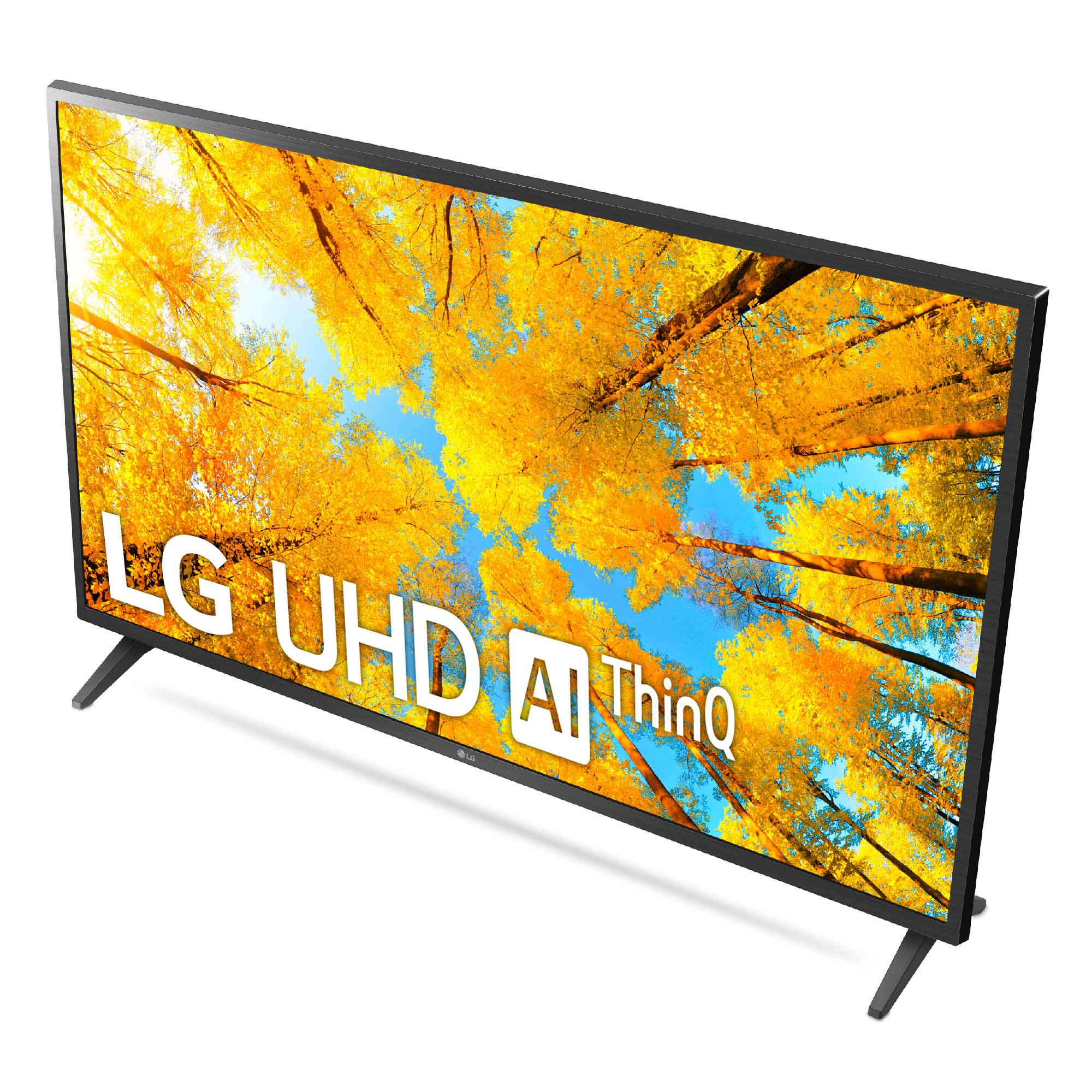 Vista en ángulo de TV LG UHD. Muestra una escena de bosque otoñal bajo un cielo azul, con 'LG UHD AI ThinQ' blanco.