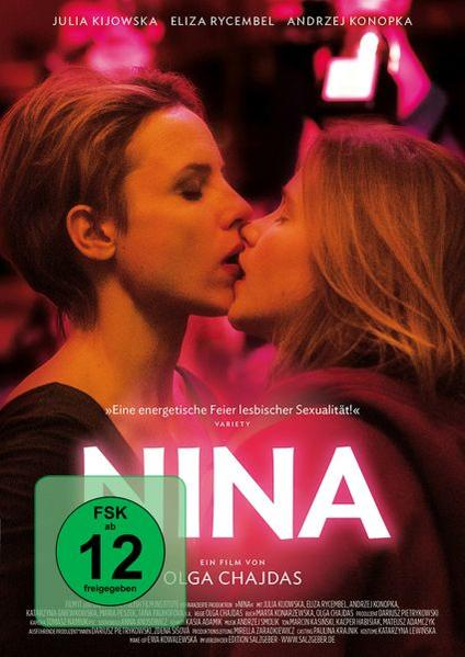 Filmposter für „Nina“. Zeigt zwei sich küssende Frauen. Das Poster hat ein Rot- und Orangetöne-Farbschema.