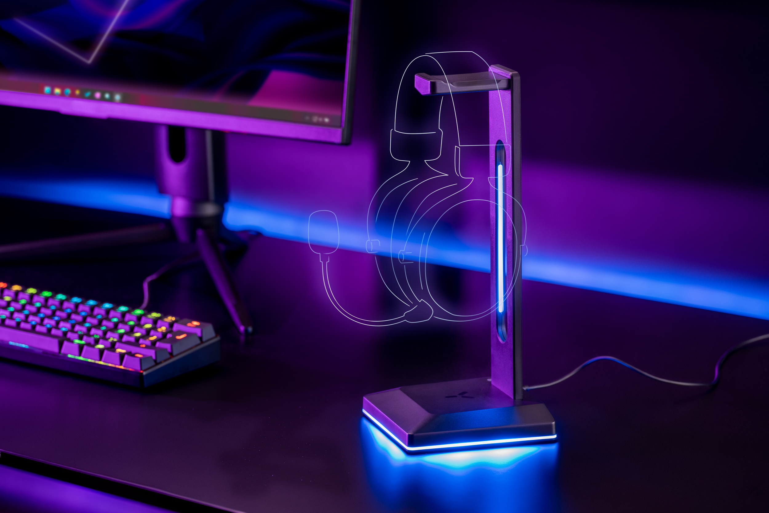 Un support de casque avec un contour de casque, éclairé en violet et bleu, sur un bureau.