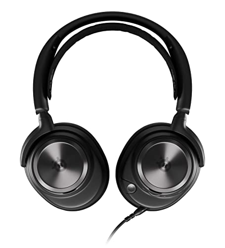Auriculares negros sobre la oreja con un círculo plateado metálico en cada auricular.