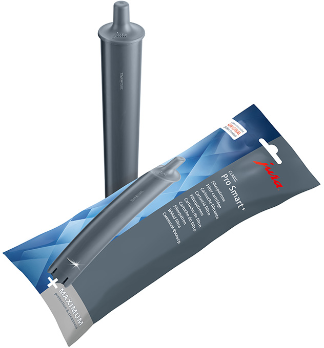 Filtro dell'acqua grigio e confezione. Il filtro è verticale, la confezione presenta testo e immagini.