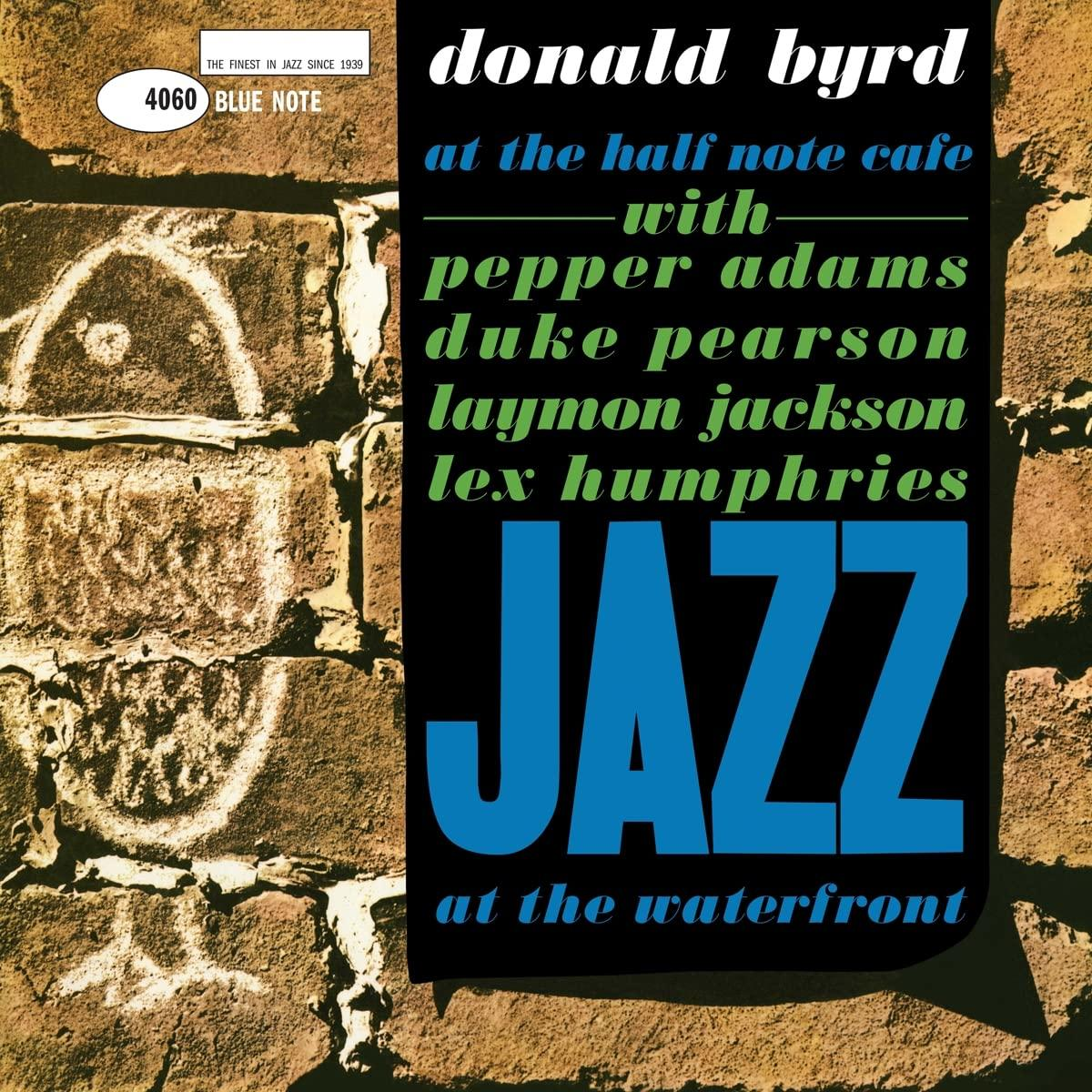 Donald Byrd 'at the Half Note Cafe' album borítója, szöveggel és téglafal háttérrel.