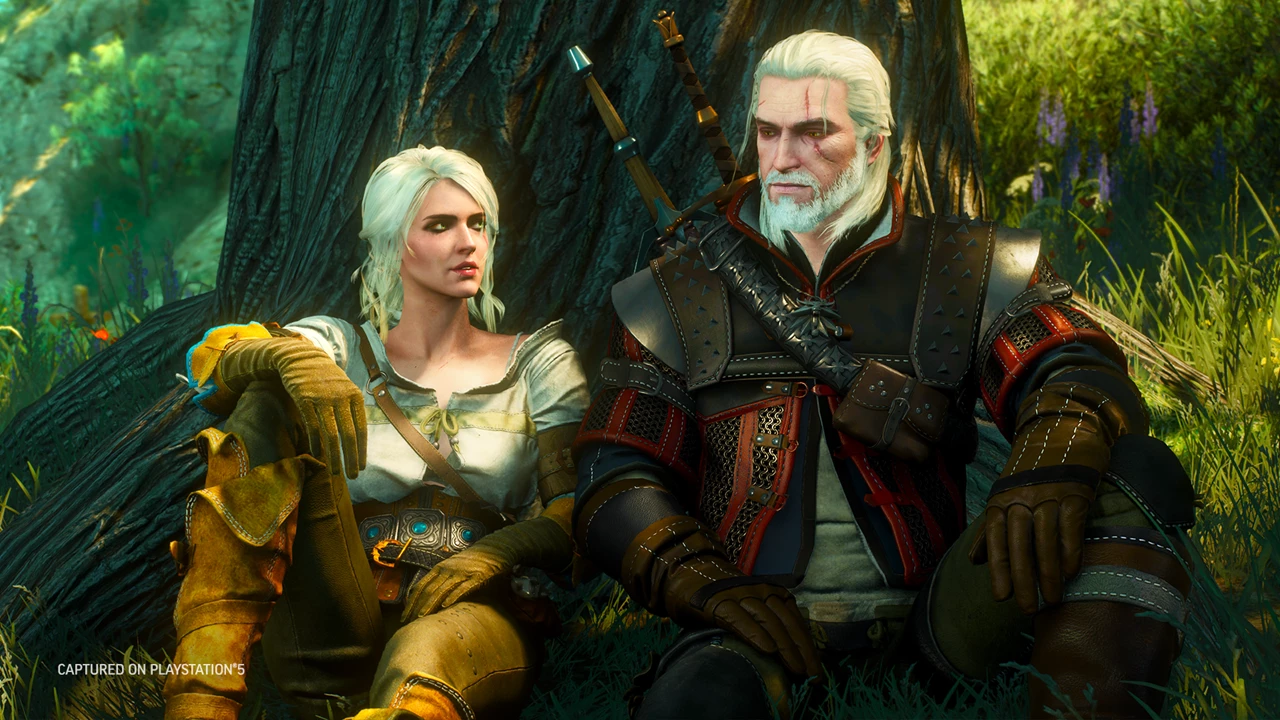 Geralt en Ciri uit de videogame The Witcher zitten bij een boom en kijken vooruit. Ze zijn in een bos.