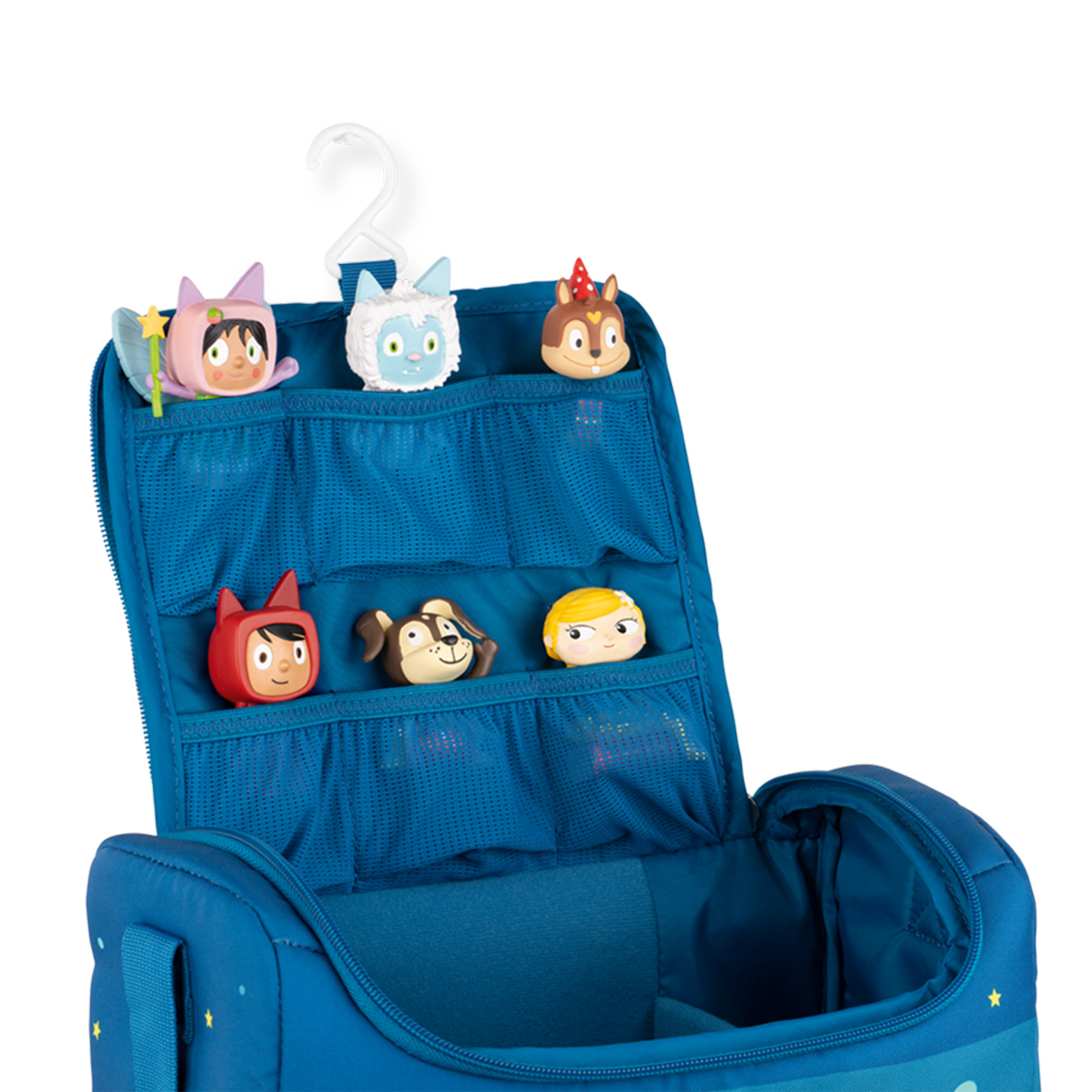 Offene blaue Kulturtasche mit Comicfiguren innen. Blau, weißer Hintergrund.