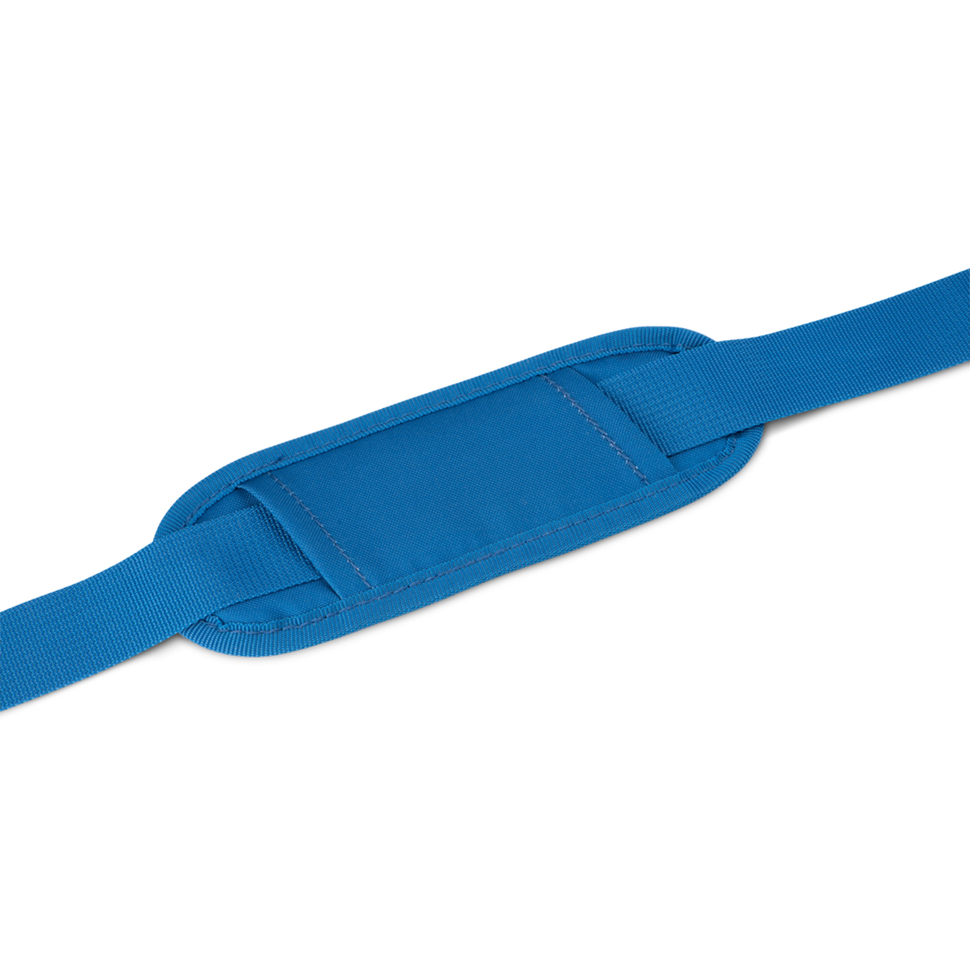 Nahaufnahme eines blau gepolsterten Schultergurts für eine Tasche, mit Nahtdetails.