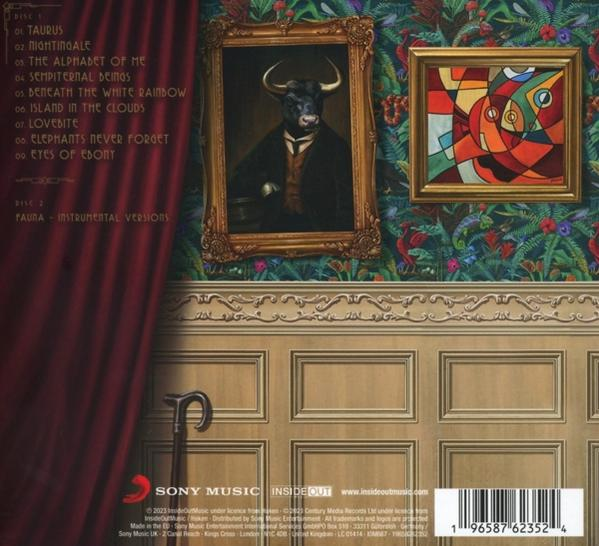 Albumcover mit einem Stiergemälde und Songtiteln. Ein Stock lehnt an einer Wand mit gemusterter Tapete.