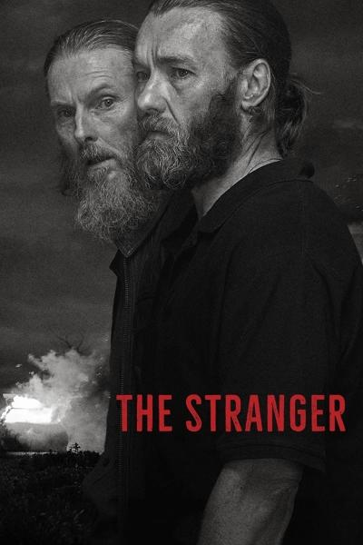 Affiche de film en noir et blanc : Deux hommes face à droite, titre rouge "The Stranger".