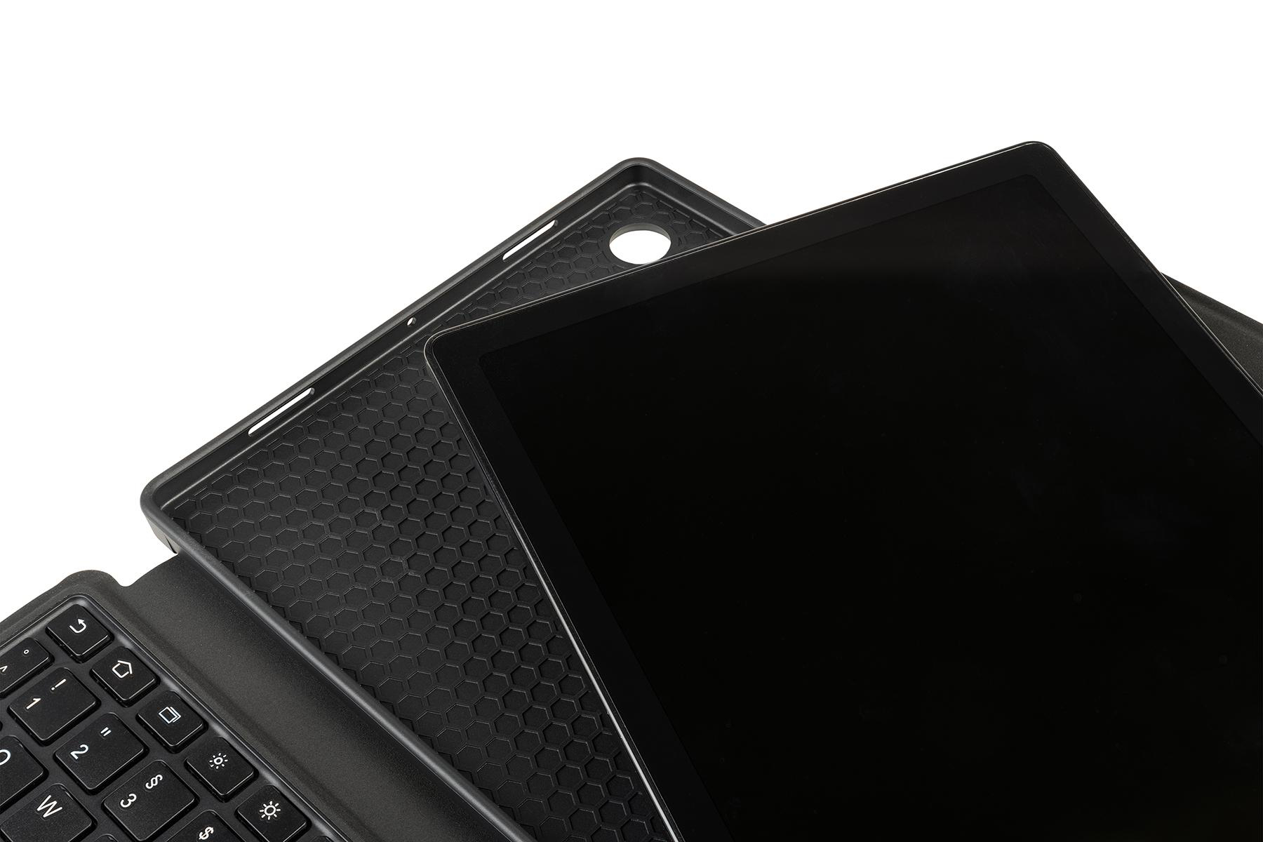 Ein Tablet, das auf einer schwarzen Hülle mit Tastatur liegt. Der Bildschirm ist schwarz.
