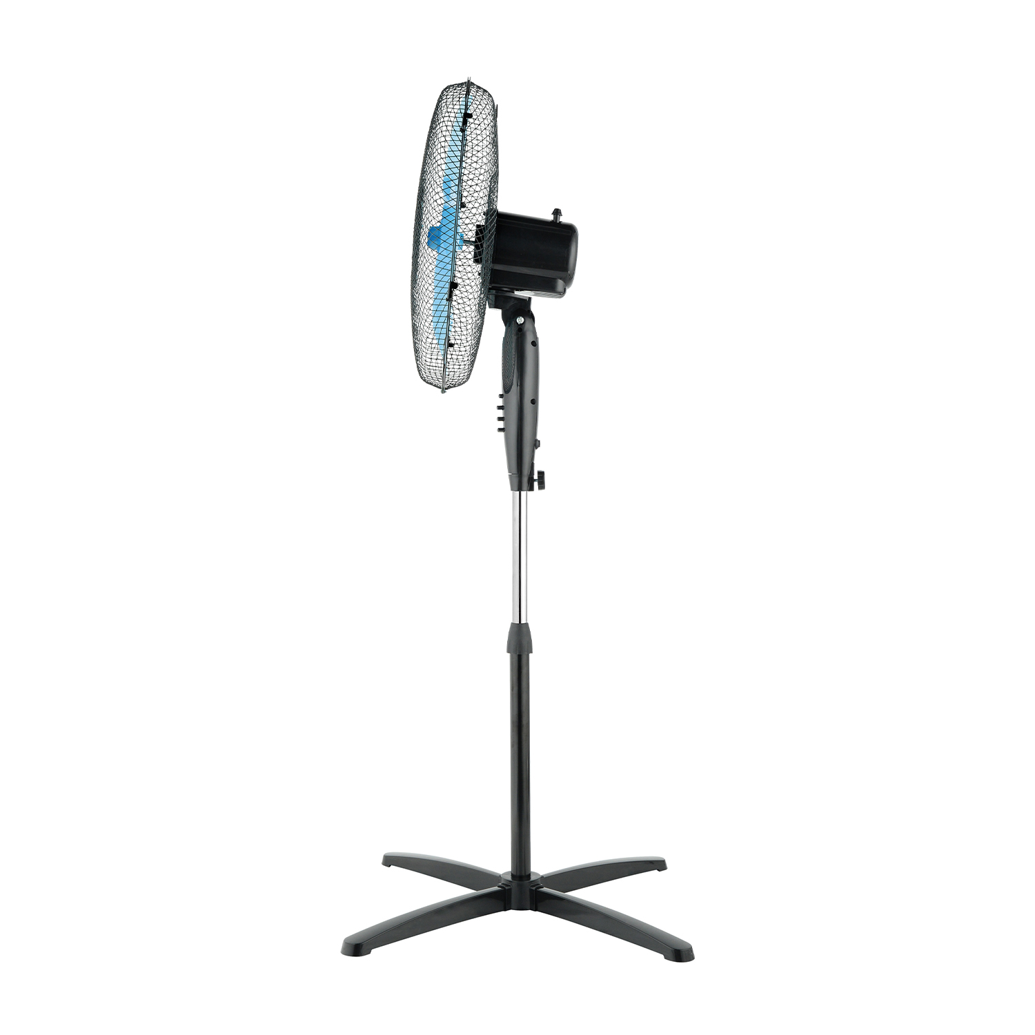 Ventilatore da terra nero e blu, vista di profilo, sfondo bianco.