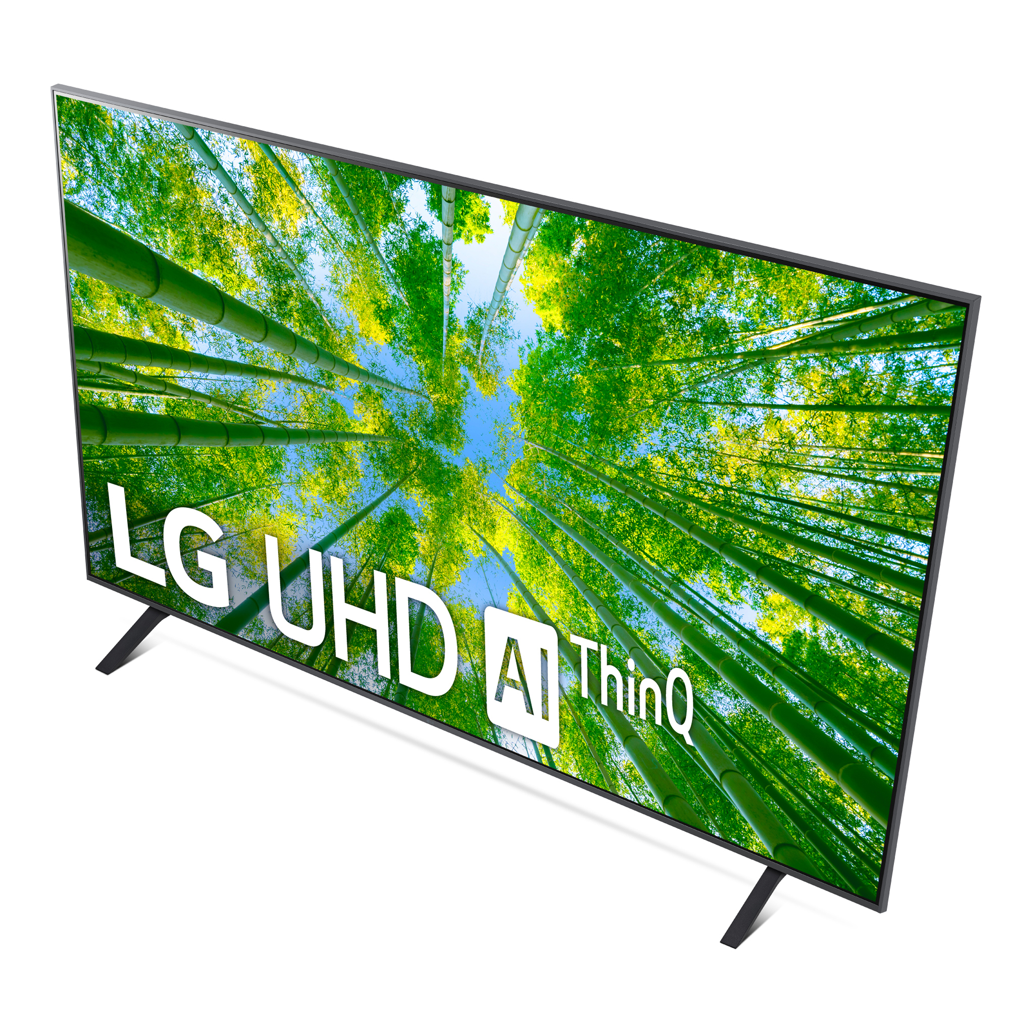 TV LG UHD AI ThinQ grande, marco negro, sobre soporte, fondo bambú verde.