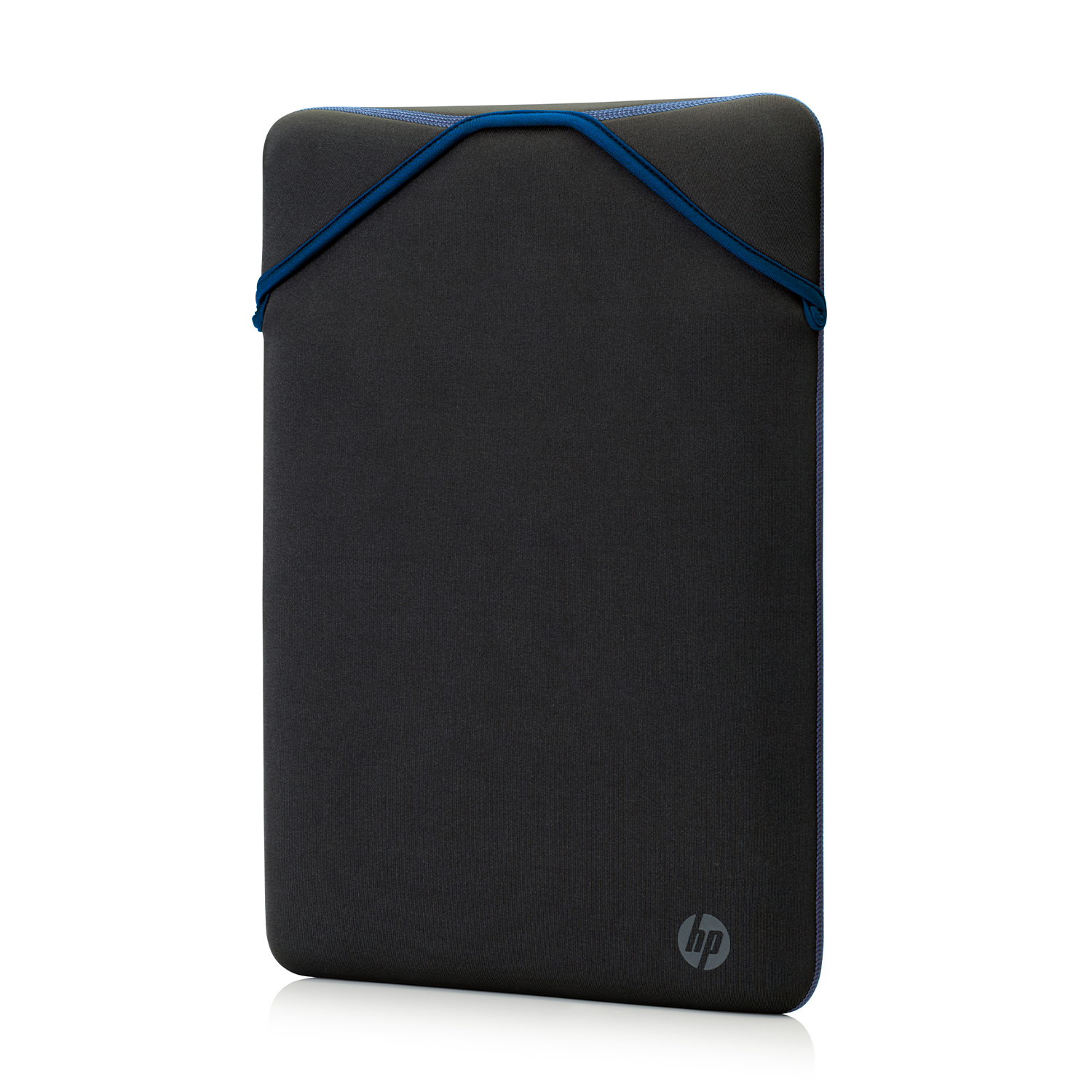 Custodia nera per laptop con finiture e cuciture blu. Il logo HP è nell'angolo in basso a destra. Sfondo bianco.