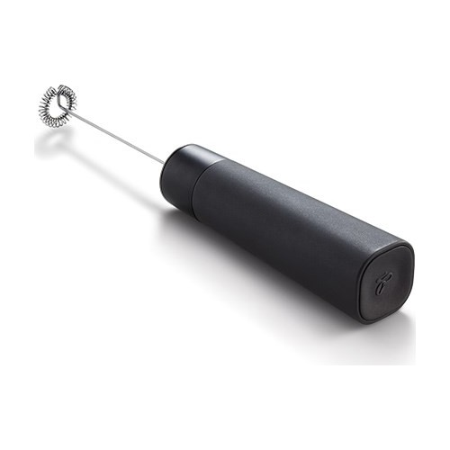 Siyah, elde taşınan süt köpürtücü. Ucunda metal bir çırpıcı var.