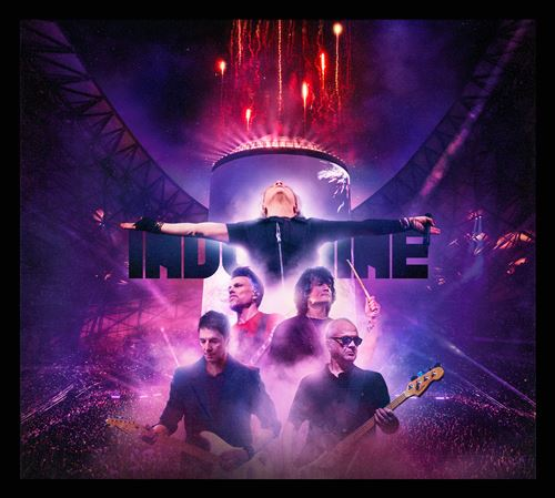 Indochine band op het podium, vuurwerk en lichten. Bandleden voor de INDOCHINE titel.