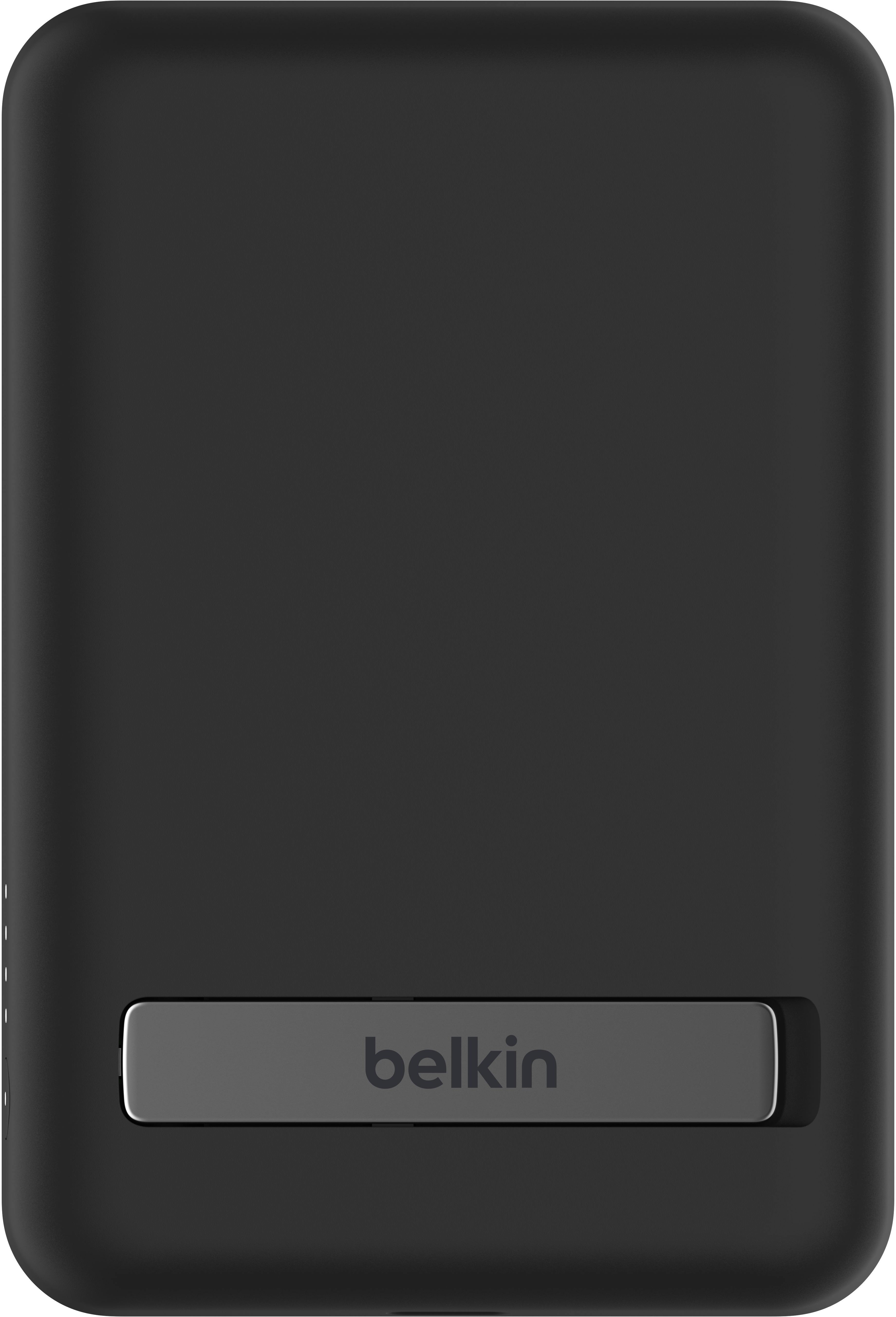 Une batterie externe Belkin noire avec un bouton argenté.