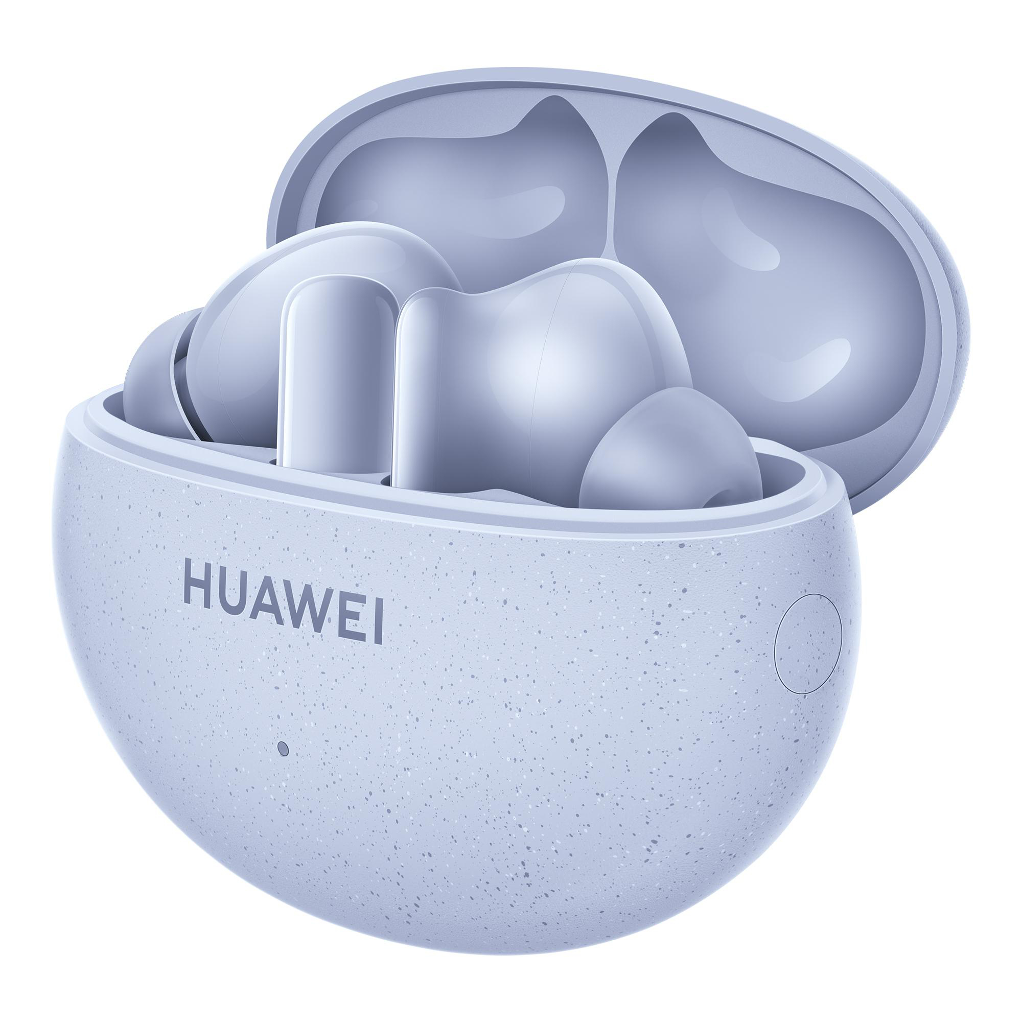 Kopfhörer in einem offenen Etui. Das Etui und die Ohrhörer sind hellblau, mit dem Markennamen 'HUAWEI'.