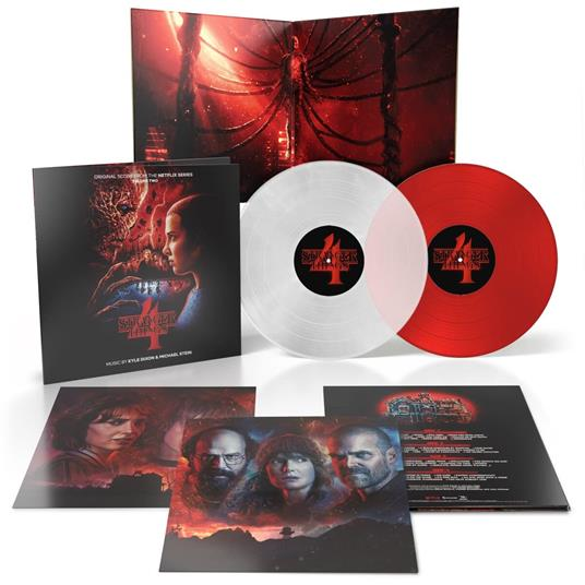 Een vinyl platen set met een rode en een transparante plaat, album artwork en een zwarte doos.